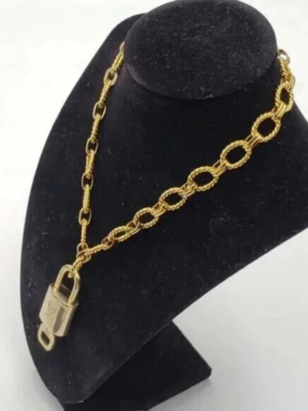 Authentic Louis Vuitton Lock & Key with Gold Plated Gold Chain Necklace 013126